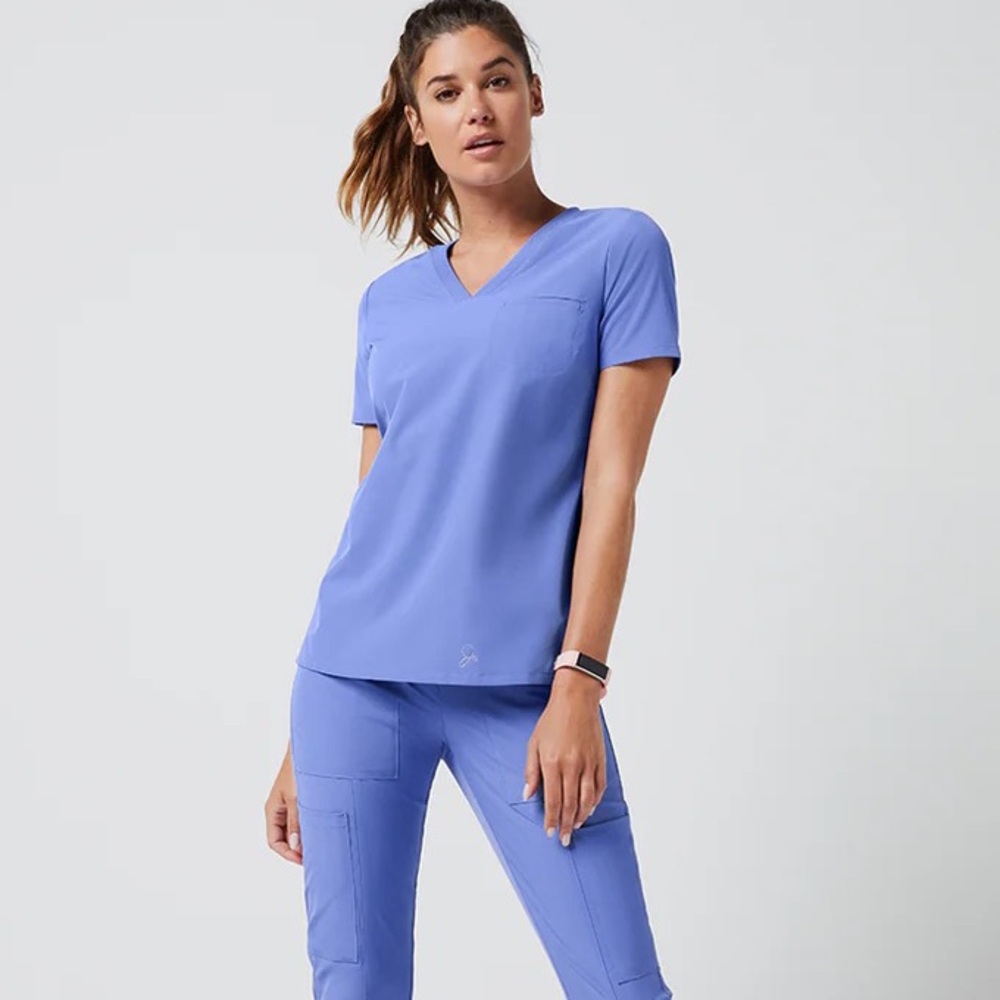 Jaanuu Arya Stride Ribbed V neck One Pocket Scrub Top Ceil Blue XS